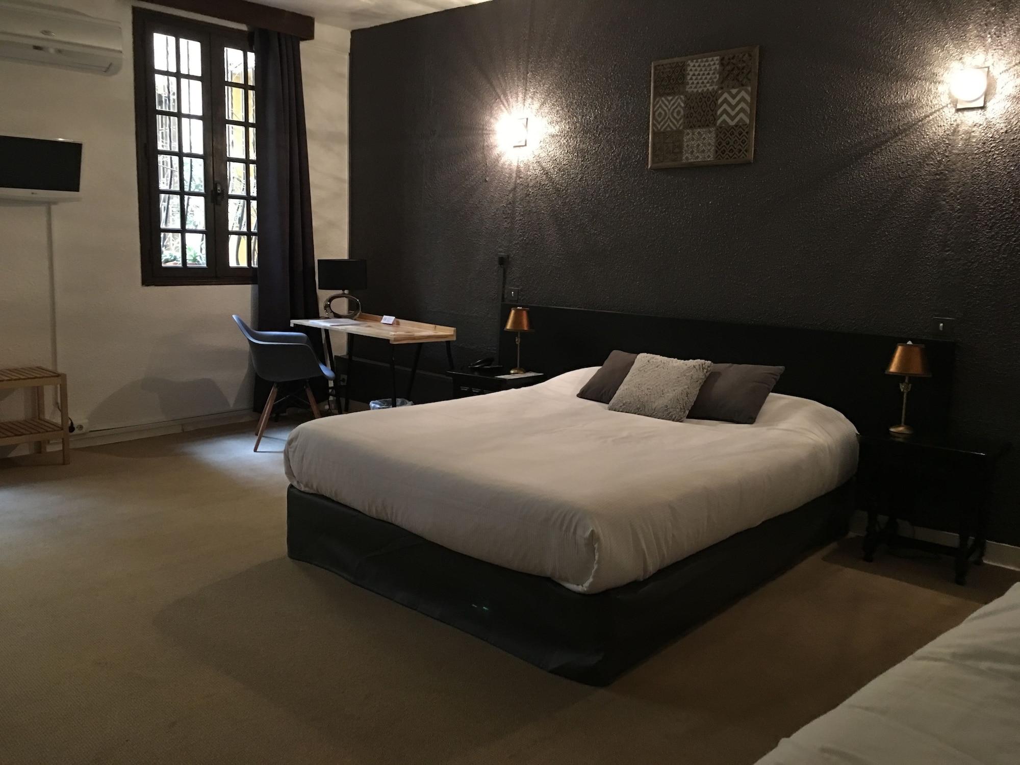 Hotel De La Loge Perpignan Bagian luar foto