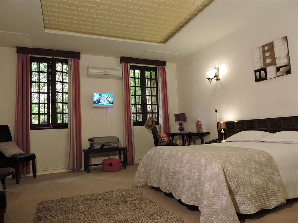 Hotel De La Loge Perpignan Bagian luar foto